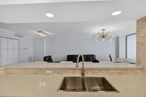 2655 Collins Avenue Miami Beach FL 33140