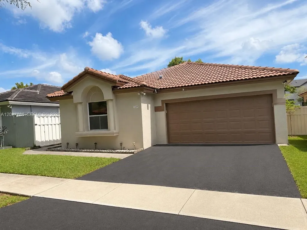 7249 NW 1 Manor Plantation FL 33324