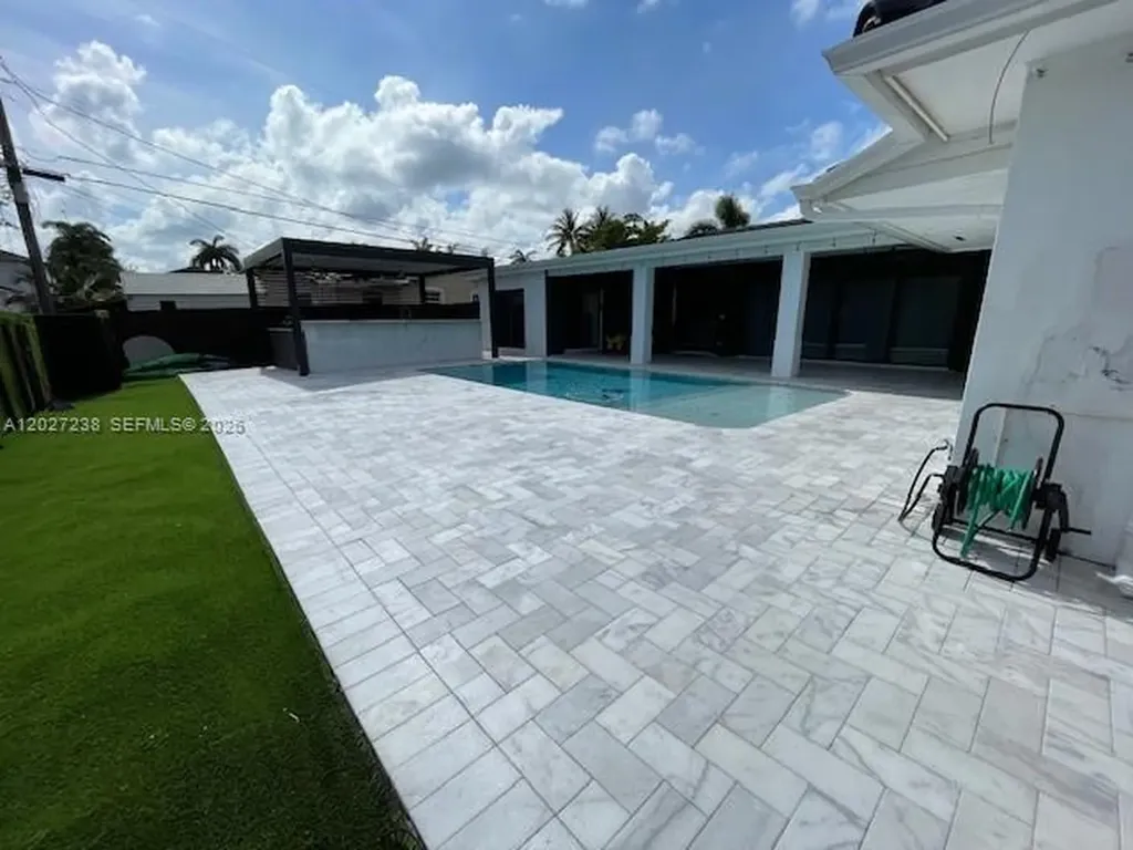 1252 Coral Lane Hollywood FL 33019