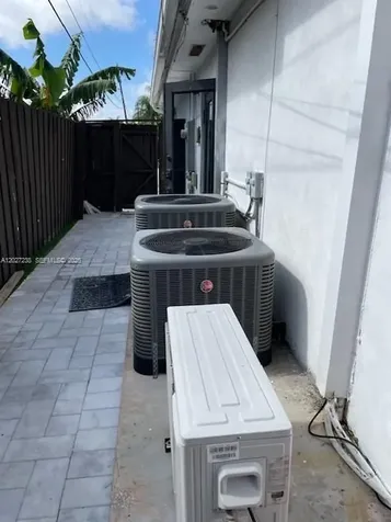 1252 Coral Lane Hollywood FL 33019