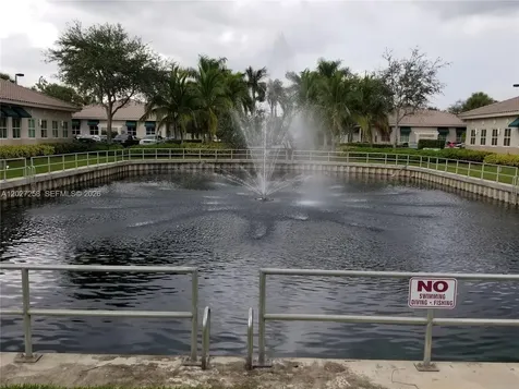 5220 S University Drive Davie FL 33328