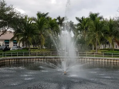 5220 S University Drive Davie FL 33328