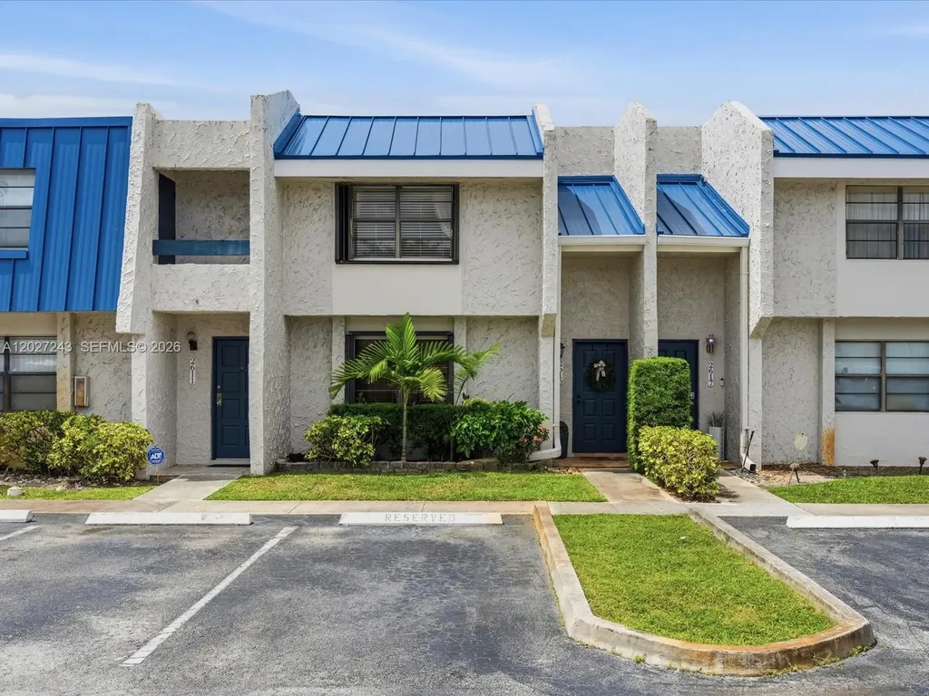 2615 N 40th Avenue Hollywood FL 33021