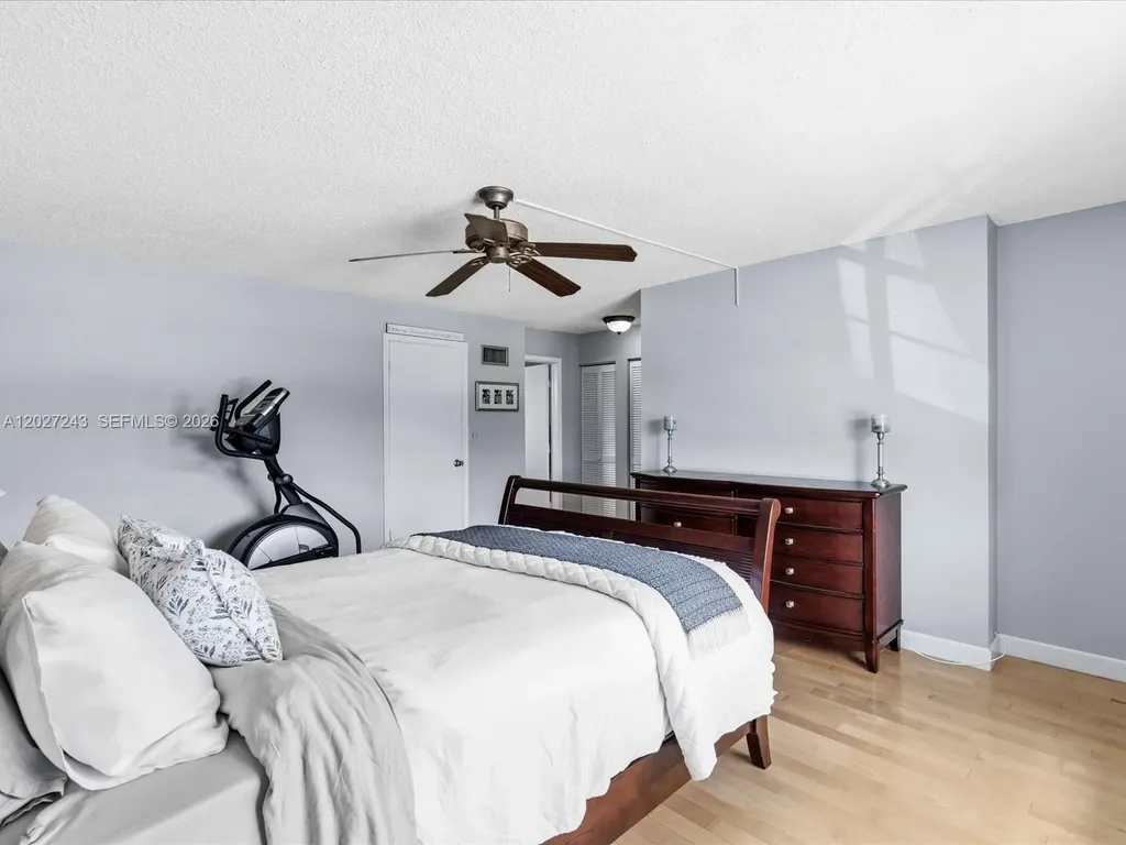 2615 N 40th Avenue Hollywood FL 33021
