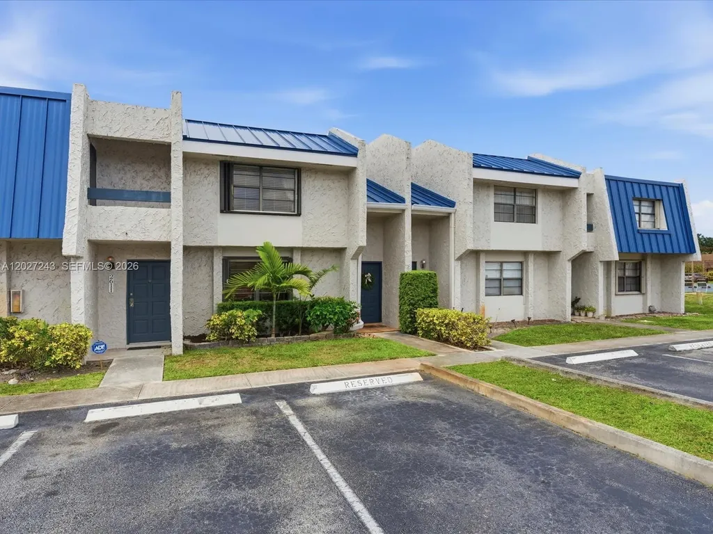 2615 N 40th Avenue Hollywood FL 33021