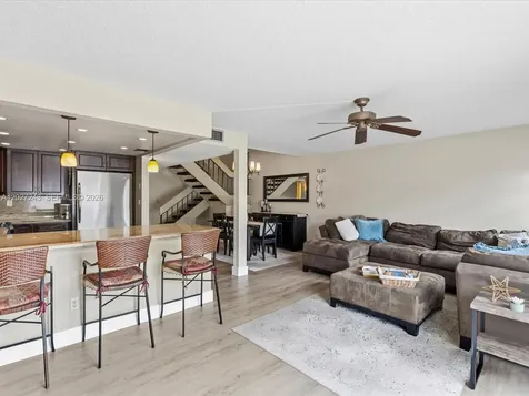 2615 N 40th Avenue Hollywood FL 33021