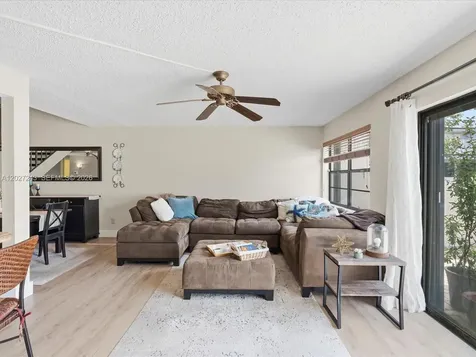 2615 N 40th Avenue Hollywood FL 33021
