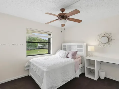 2615 N 40th Avenue Hollywood FL 33021