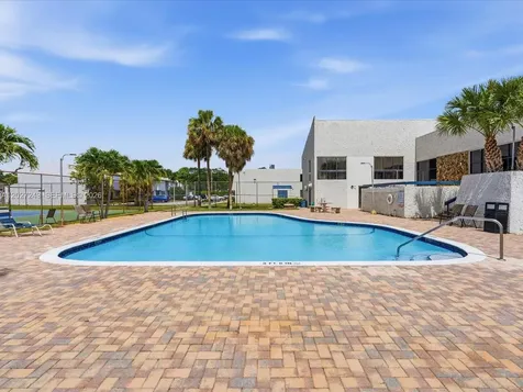 2615 N 40th Avenue Hollywood FL 33021