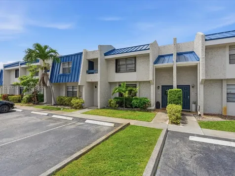 2615 N 40th Avenue Hollywood FL 33021