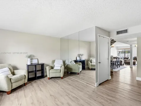 2615 N 40th Avenue Hollywood FL 33021