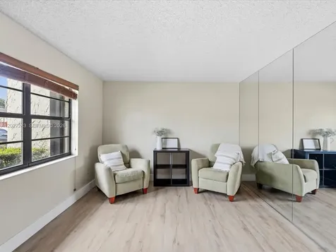 2615 N 40th Avenue Hollywood FL 33021