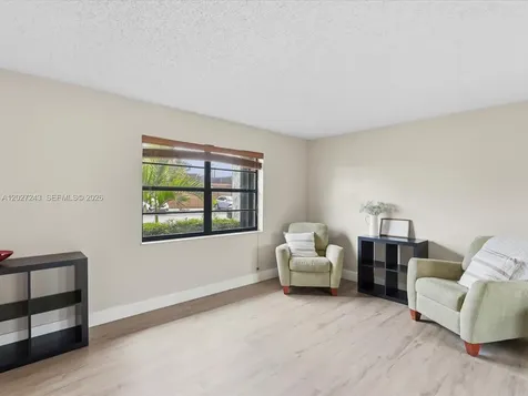 2615 N 40th Avenue Hollywood FL 33021