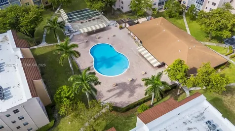 2831 Somerset Drive Lauderdale Lakes FL 33311