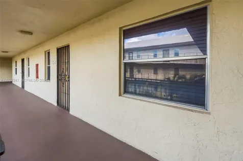 2831 Somerset Drive Lauderdale Lakes FL 33311