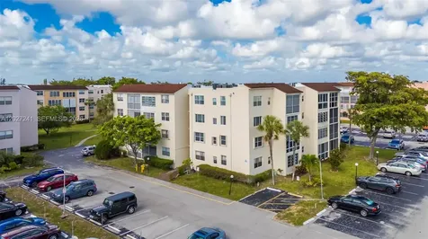 2831 Somerset Drive Lauderdale Lakes FL 33311