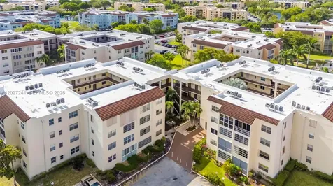 2831 Somerset Drive Lauderdale Lakes FL 33311