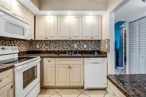 2831 Somerset Drive Lauderdale Lakes FL 33311