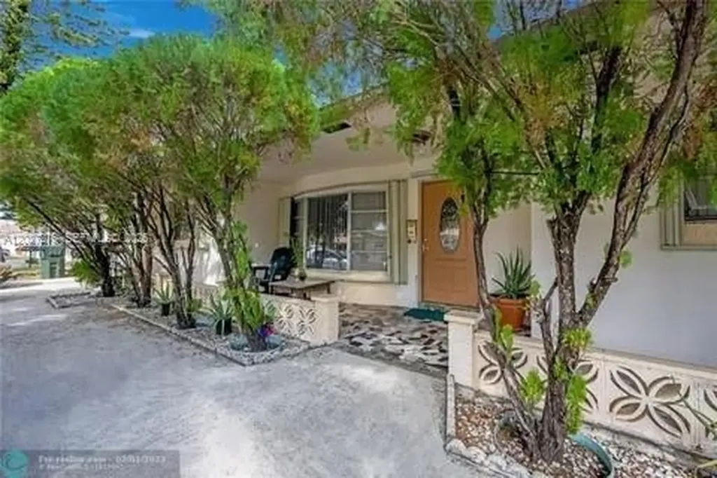 1109 NE 4th Court Hallandale Beach FL 33009