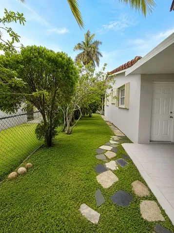1109 NE 4th Court Hallandale Beach FL 33009