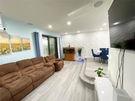 1502 NW 90th Way Pembroke Pines FL 33024
