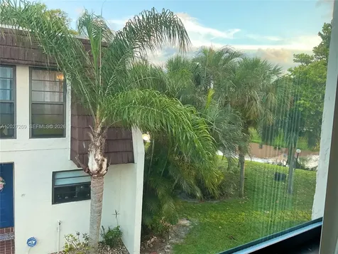 1502 NW 90th Way Pembroke Pines FL 33024