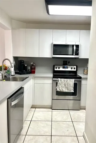 10253 NW 9th Street Circle Miami FL 33172