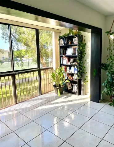 10253 NW 9th Street Circle Miami FL 33172