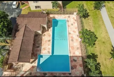 10253 NW 9th Street Circle Miami FL 33172