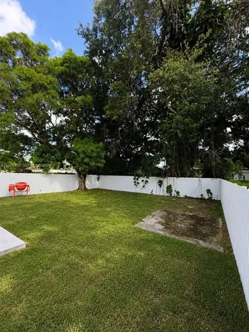 2426 NW 43rd Street Miami FL 33142