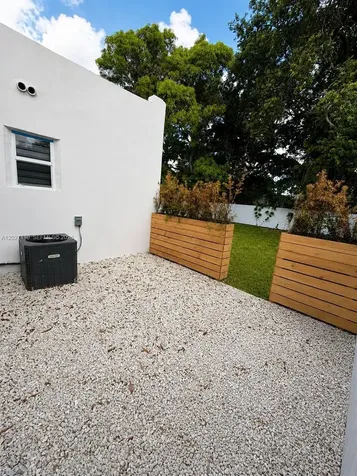 2426 NW 43rd Street Miami FL 33142