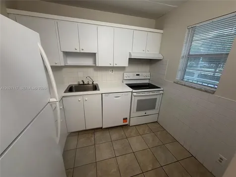 220 SW 9th Avenue Hallandale Beach FL 33009