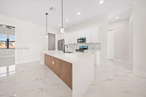 1226 NE 5th Place Cape Coral FL 33909