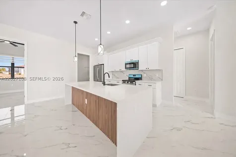 1226 NE 5th Place Cape Coral FL 33909