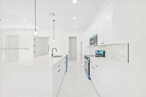 1226 NE 5th Place Cape Coral FL 33909