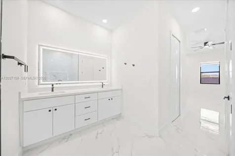 1226 NE 5th Place Cape Coral FL 33909