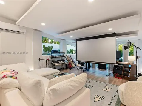1945 Alamanda Drive North Miami FL 33181
