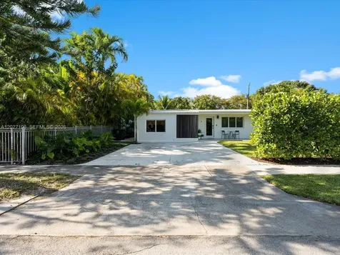 1945 Alamanda Drive North Miami FL 33181