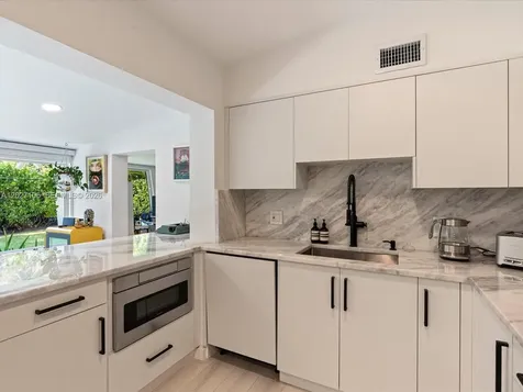 1945 Alamanda Drive North Miami FL 33181