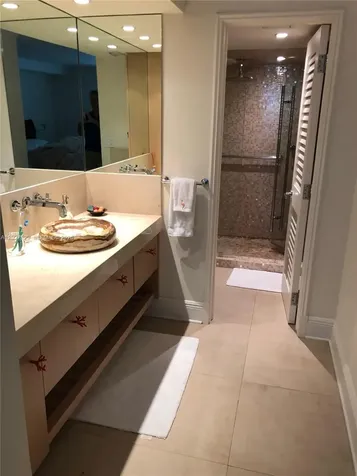 607 Ocean Drive Key Biscayne FL 33149