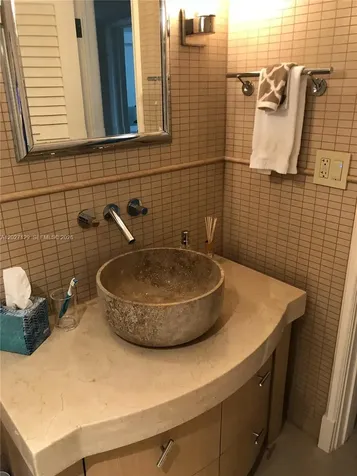 607 Ocean Drive Key Biscayne FL 33149