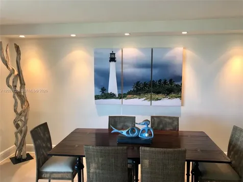 607 Ocean Drive Key Biscayne FL 33149