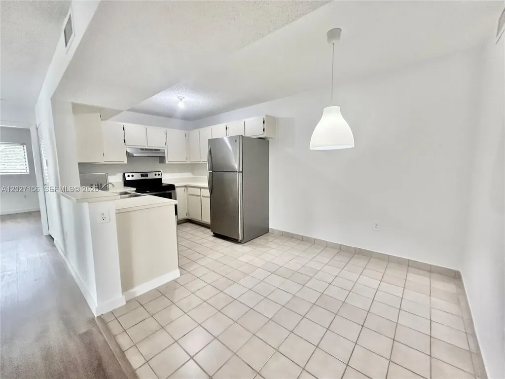 400 W Palm Circle W Pembroke Pines FL 33025