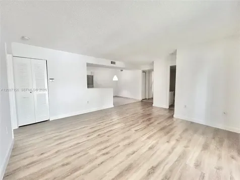 400 W Palm Circle W Pembroke Pines FL 33025