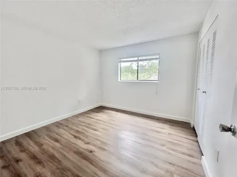 400 W Palm Circle W Pembroke Pines FL 33025