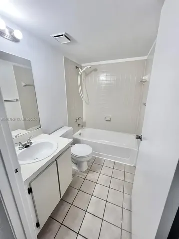 400 W Palm Circle W Pembroke Pines FL 33025