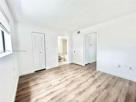 400 W Palm Circle W Pembroke Pines FL 33025