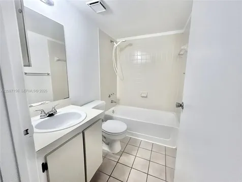 400 W Palm Circle W Pembroke Pines FL 33025