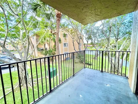 400 W Palm Circle W Pembroke Pines FL 33025