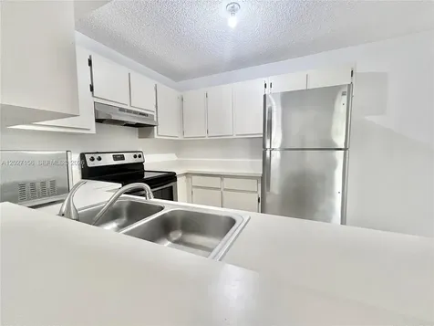 400 W Palm Circle W Pembroke Pines FL 33025